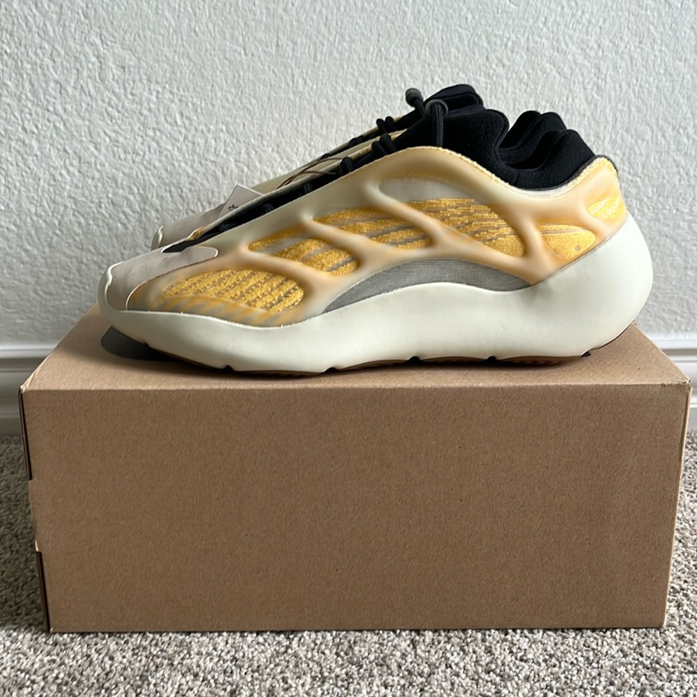 Yeezy 700 v3